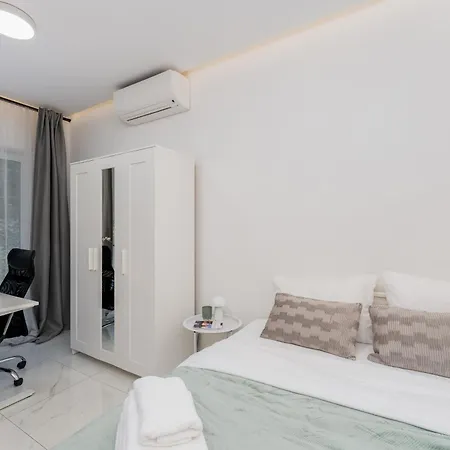 Main Square Deluxe By Bookinghost Apartman