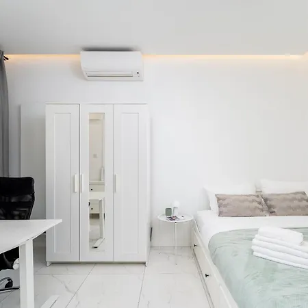 Main Square Deluxe Apartment *